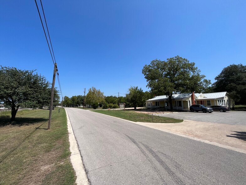 More Photos Of 211 Railroad St, Buda Medical For Sale