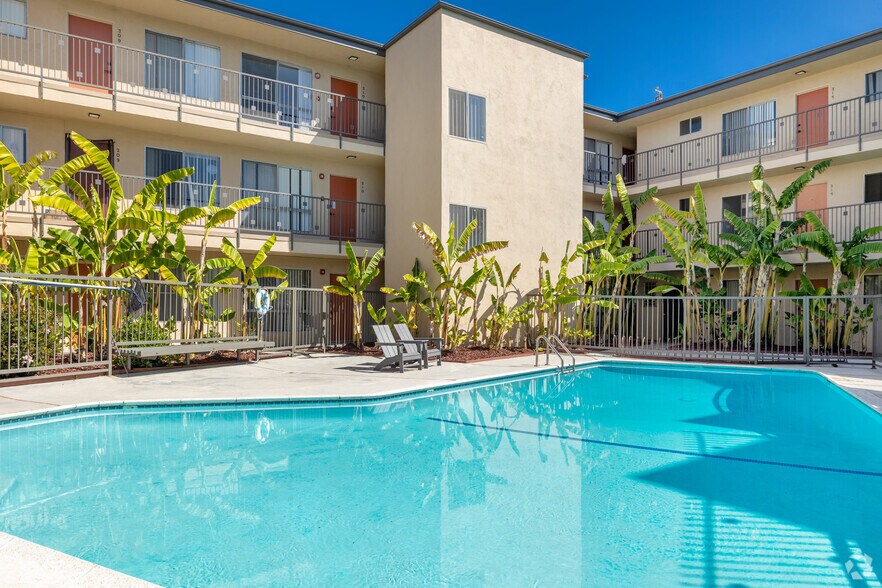 More Photos Of 2700 Ellendale Pl, Los Angeles Apartments For Sale