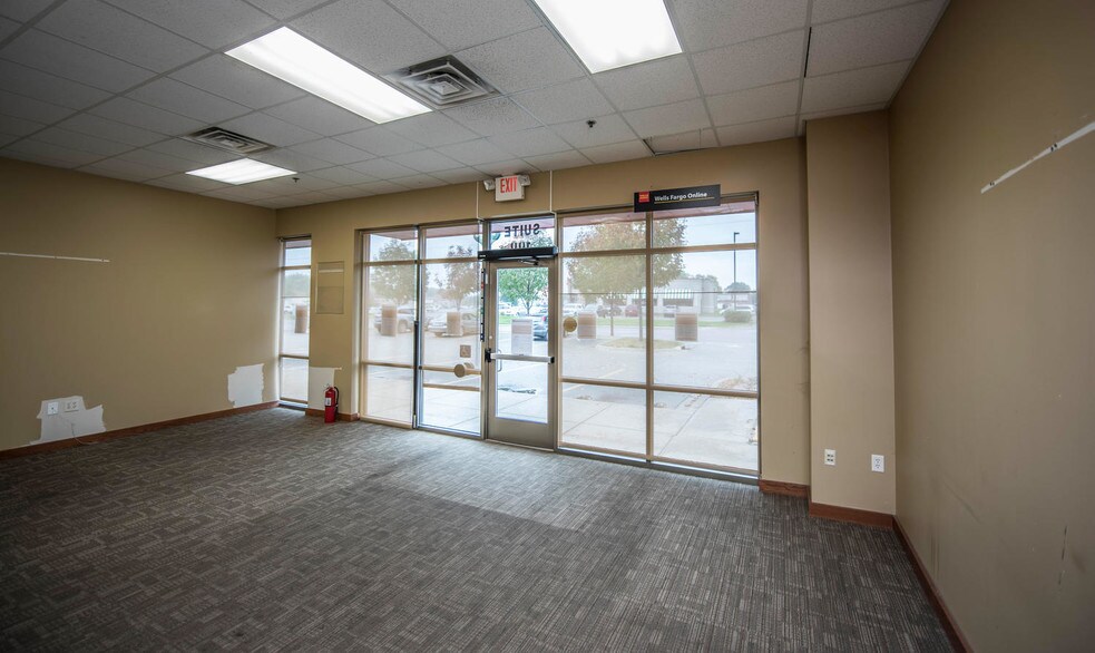 More Photos Of 300 Western Ave, Faribault General Retail For Lease