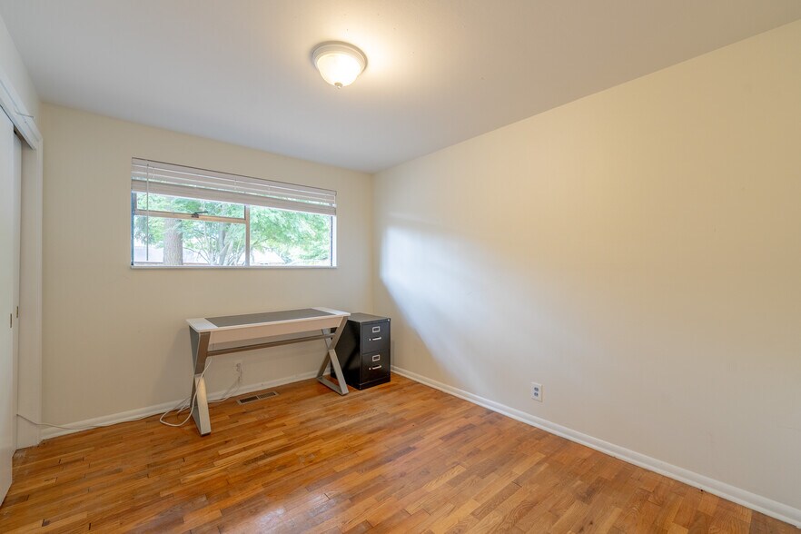 More Photos Of 20318 19th Ave NE, Shoreline Specialty For Sale