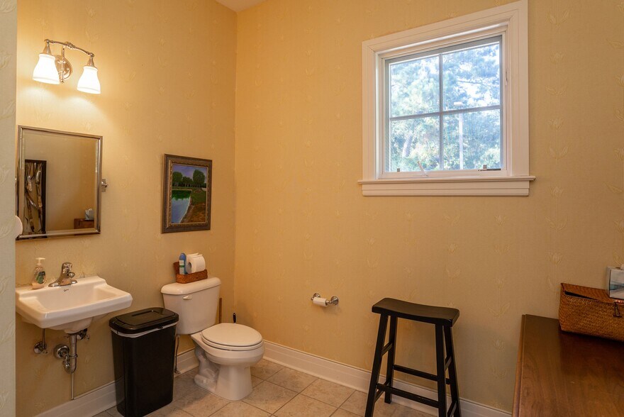 More Photos Of 12 Celadon Dr, Beaufort Storefront Retail Office For Sale