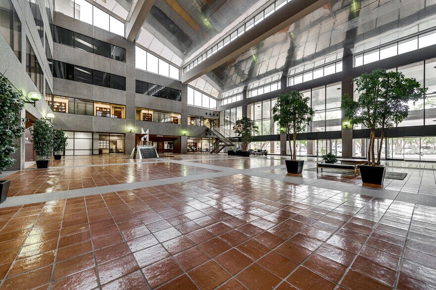 More Photos Of 600 Marienfeld St, Midland Office For Lease