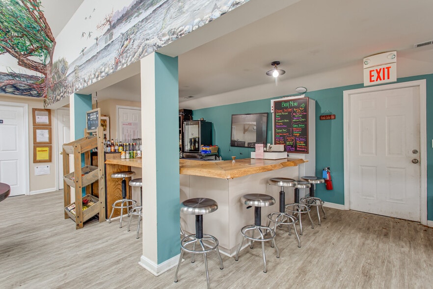 More Photos Of 12133 Neale Sound Dr, Cobb Island Restaurant For Sale