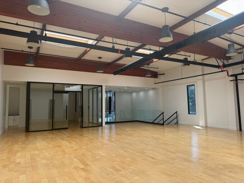 More Photos Of 345 N Baldwin Park Blvd, City of Industry Manufacturing For Lease