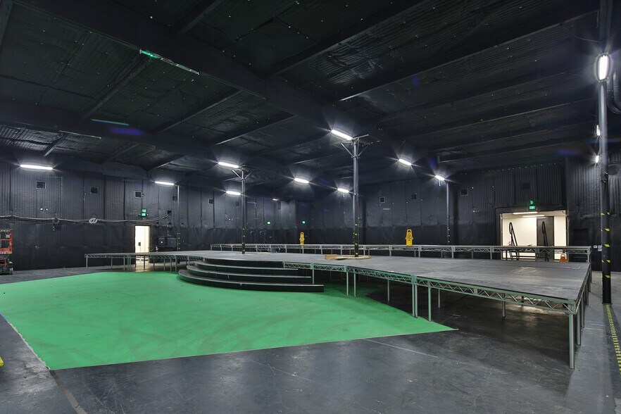 More Photos Of 1919 W Empire Ave, Burbank Unknown For Lease