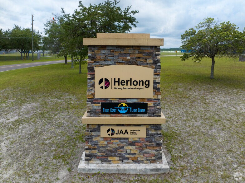 More Photos Of 9300 Normandy Blvd, Jacksonville Airport For Lease