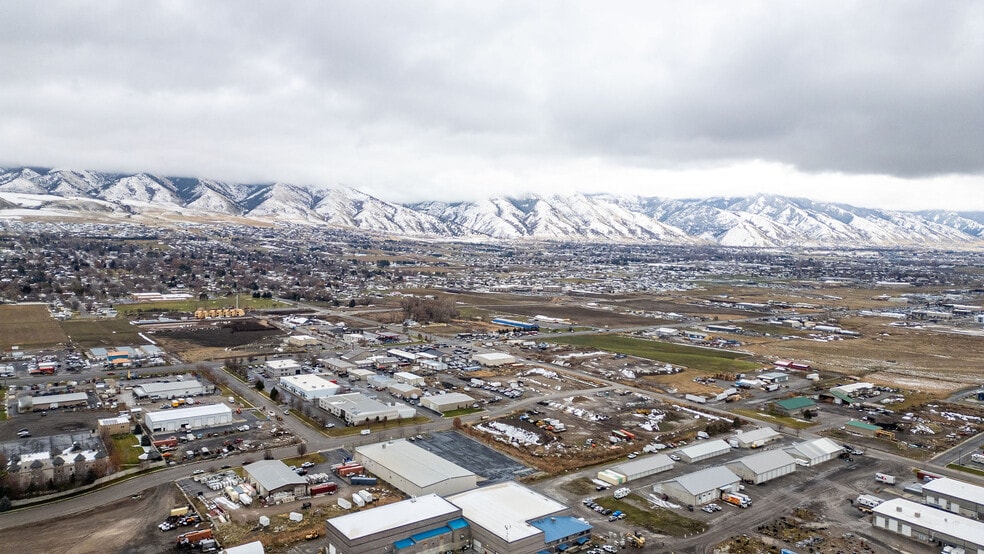 More Photos Of 3775 N 200 W, Hyde Park Service For Lease