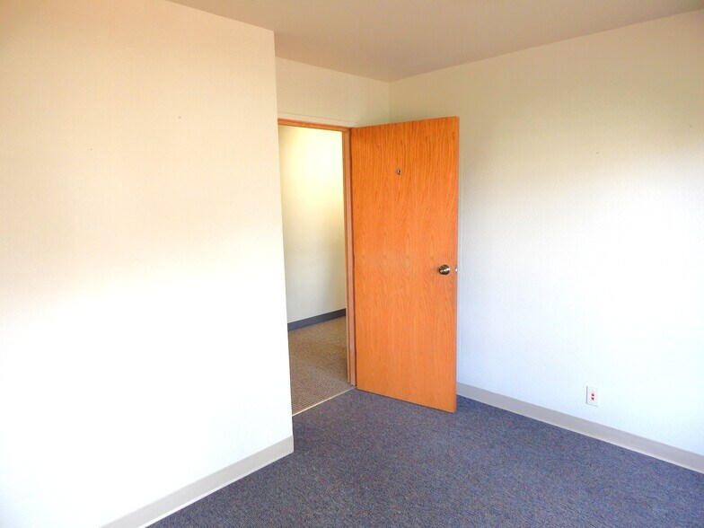 More Photos Of 272 Medical Loop, Roseburg Office For Sale