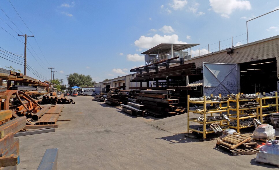 More Photos Of 8319 Chancellor Row, Dallas Warehouse For Sale