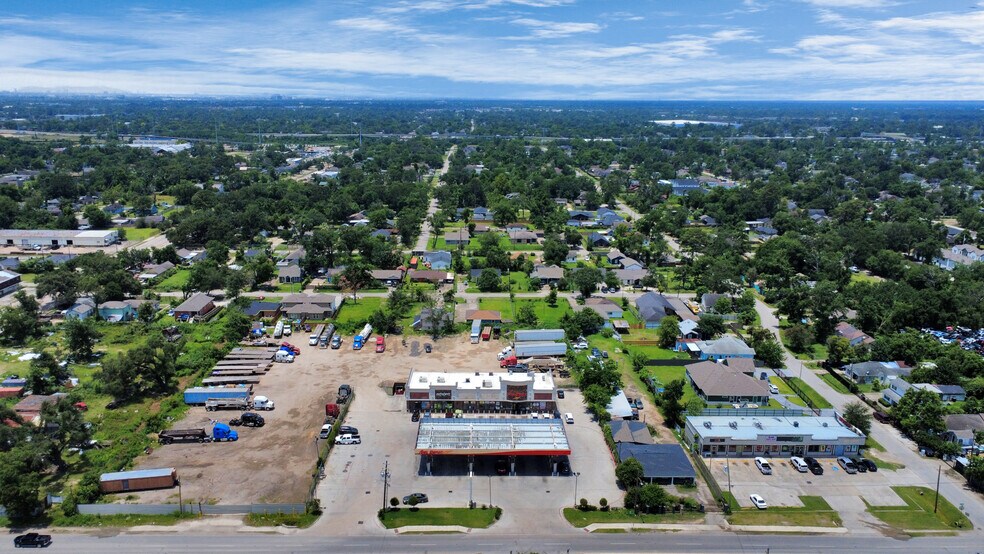 More Photos Of 7803 Jensen Dr, Houston Convenience Store For Lease