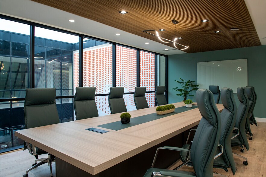 More Photos Of 21515 Vanowen St, Canoga Park Coworking Space