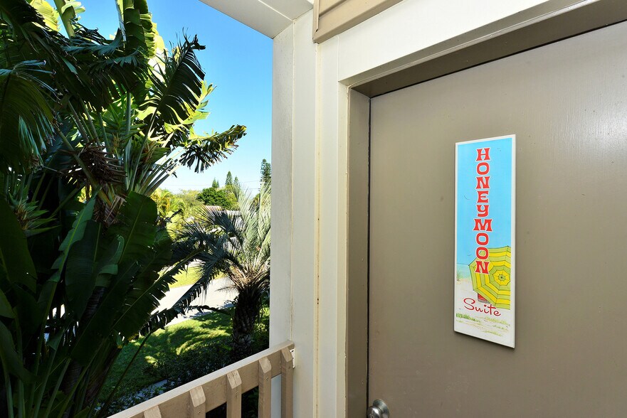 More Photos Of 5610 AVENIDA DEL MARE, Sarasota Specialty For Sale