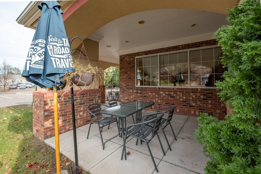 More Photos Of 376 River Rd, Shelton Restaurant For Sale