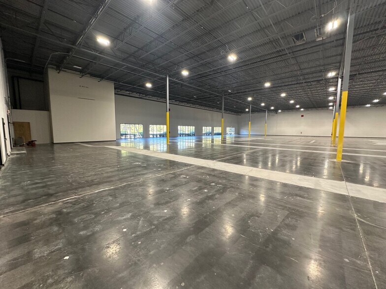 More Photos Of 1460 Vantage Way S, Jacksonville Warehouse For Lease