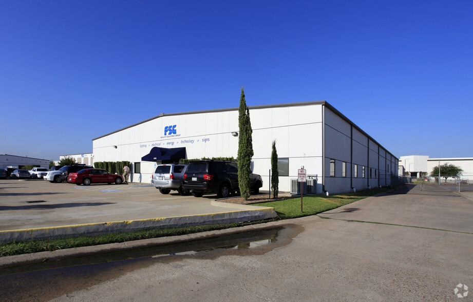 More Photos Of 5115 Steadmont Dr, Houston Industrial For Lease