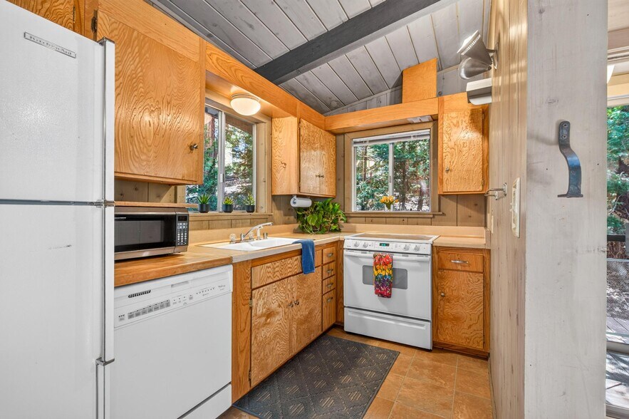 More Photos Of 32753 Birch Hill Rd, Palomar Mountain Freestanding For Sale