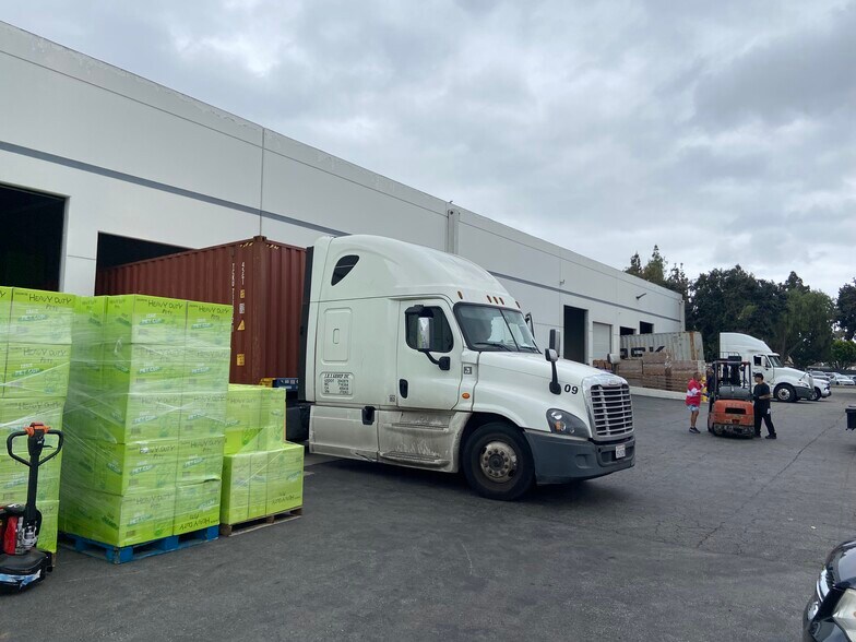 More Photos Of 12707 Rives Ave, Downey Warehouse For Lease