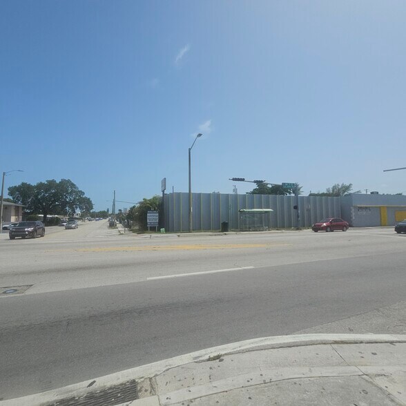 More Photos Of 3420 NW 7th St, Miami Light Distribution For Lease