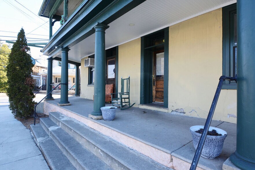 More Photos Of 101 S Main St, Richlandtown Restaurant For Sale