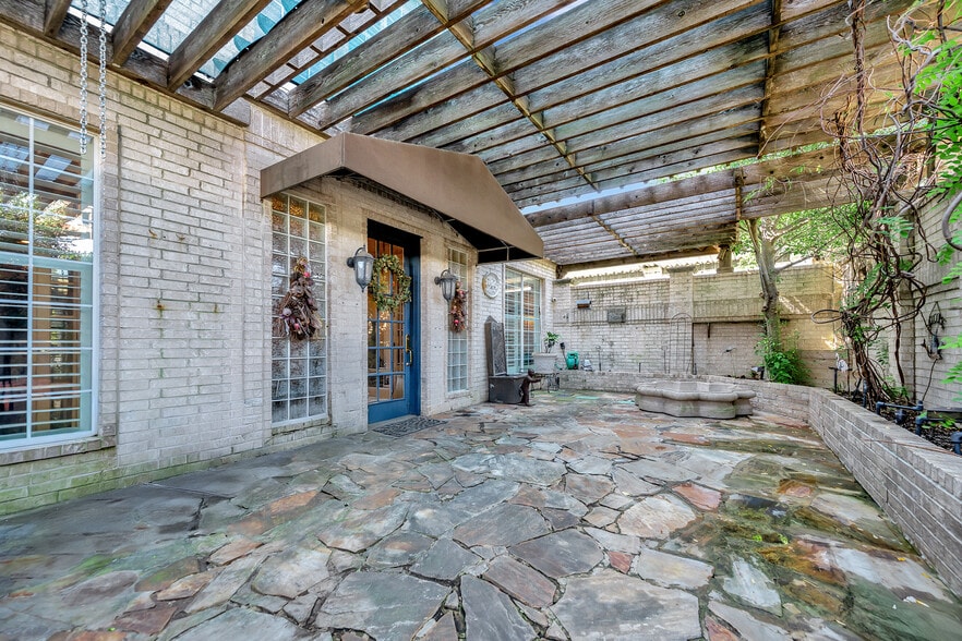 More Photos Of 504 N Euless Main St, Euless Carwash For Sale