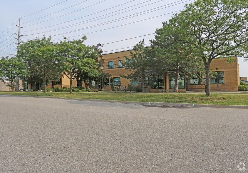 More Photos Of 2145 Dunwin Dr, Mississauga Office For Sale