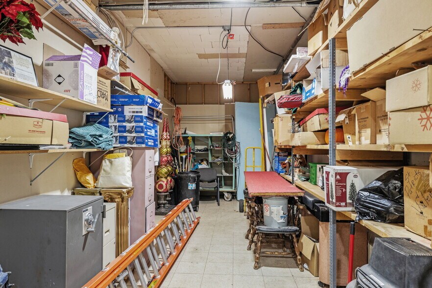 More Photos Of 605 W Baltimore St, Wilmington Storefront For Sale