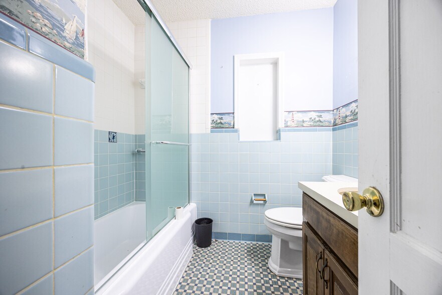 More Photos Of 164 NE Laguna Dr, Lake City Office For Sale