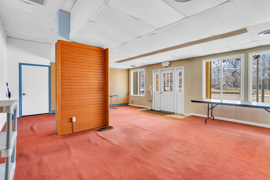 More Photos Of 130 N Main St, Paris Restaurant For Sale