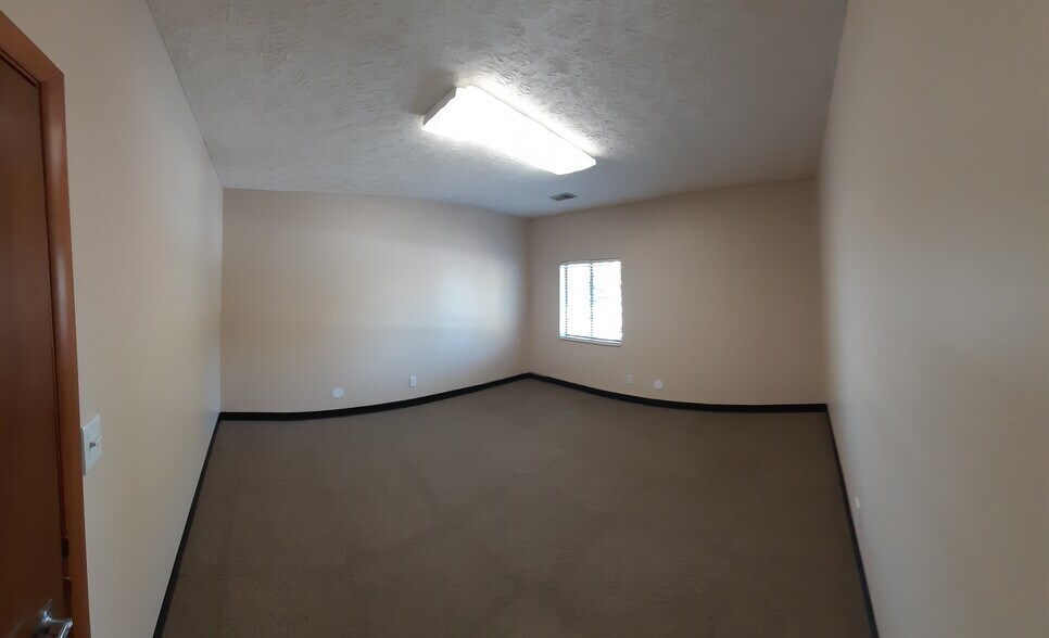 More Photos Of 5555 N Tacoma Ave, Indianapolis Office For Lease