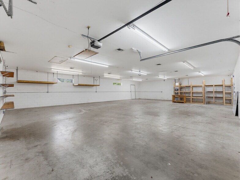 More Photos Of 3347 SW 7th St, Ocala Distribution For Sale