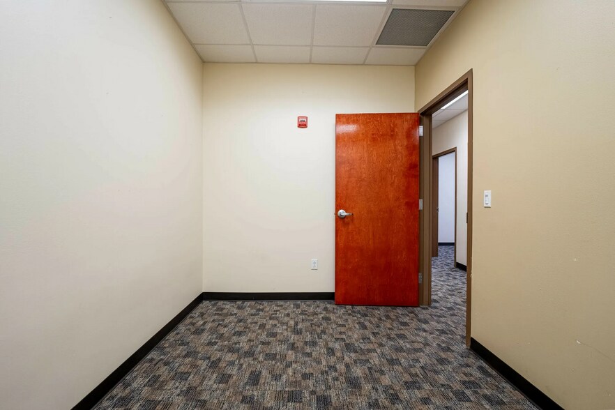 More Photos Of 1121 E Austin, Harlingen Office For Lease
