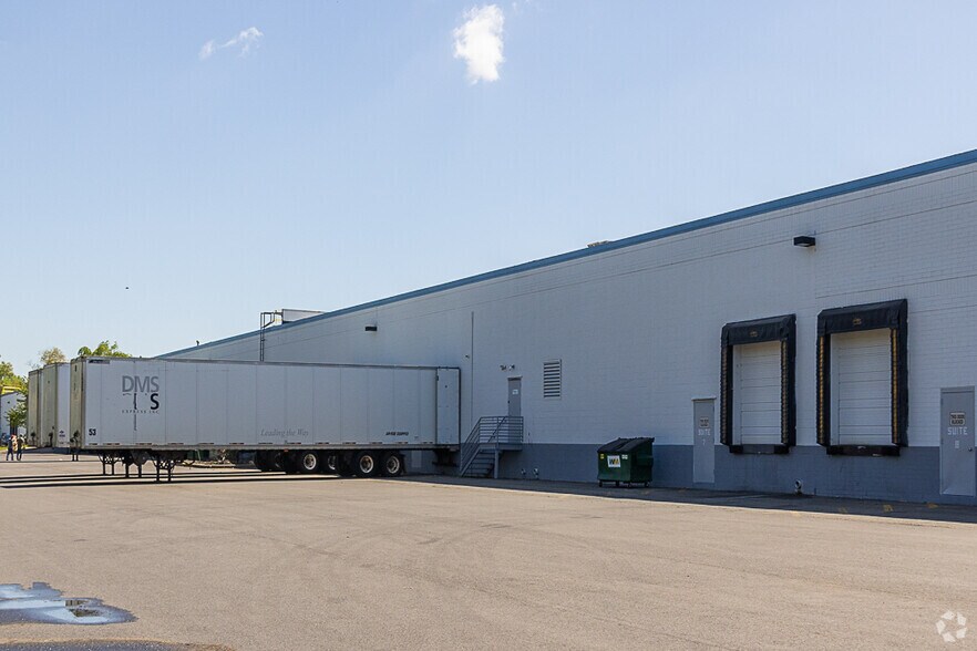 More Photos Of 51 Stouts Ln, Monmouth Junction Light Distribution For Lease