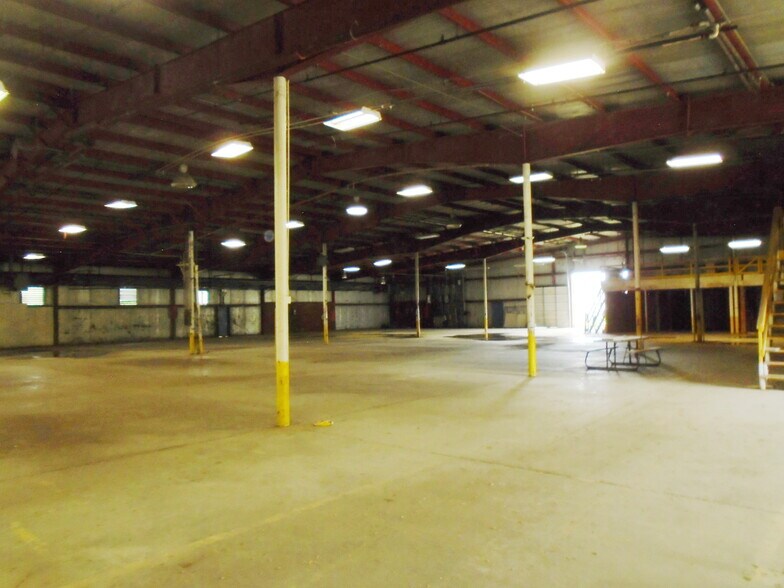 More Photos Of 501 Lakeshore Dr, Kuttawa Warehouse For Sale