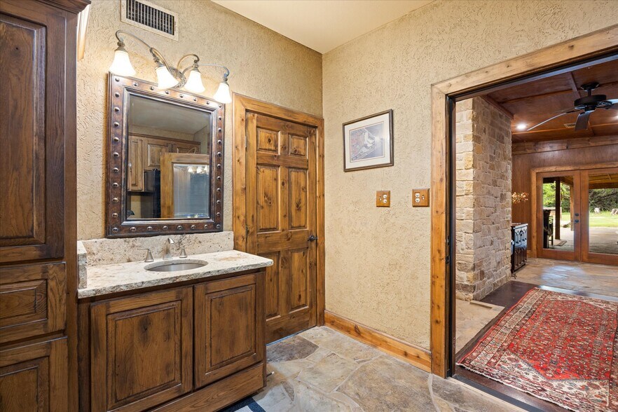 More Photos Of 1904 Floyd Rd, Weatherford Specialty For Sale