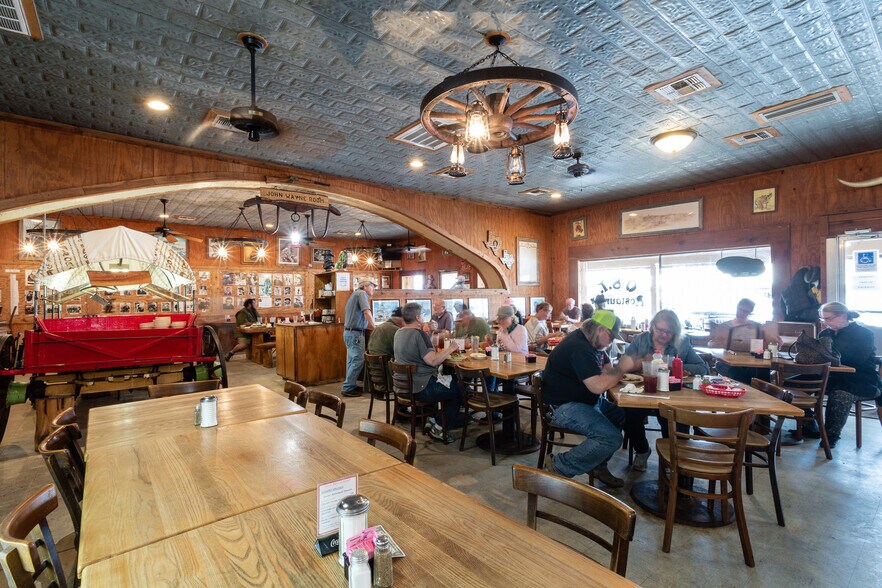 More Photos Of 311 Main St, Bandera Restaurant For Sale