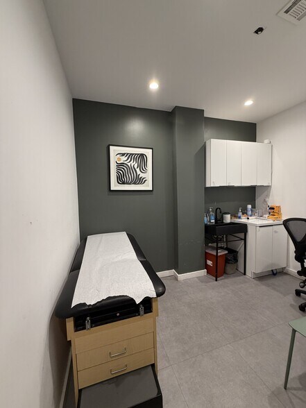 More Photos Of 500 Dekalb Ave, Brooklyn Office For Lease
