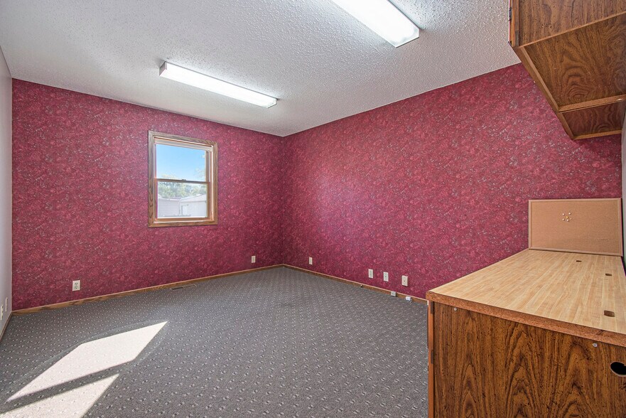 More Photos Of 1010 N Broadway St, Red Oak Medical For Lease