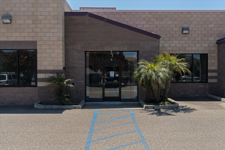 More Photos Of 1030 Huston St, Grover Beach Flex For Lease