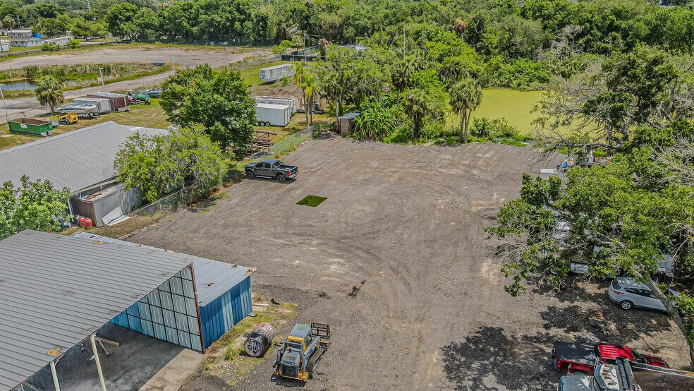 More Photos Of 6911 Gibsonton Dr, Gibsonton Warehouse For Lease