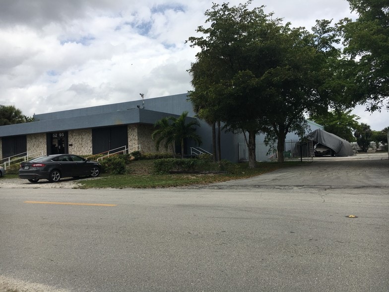 More Photos Of 5295 NW 163rd St, Miami Lakes Warehouse For Lease