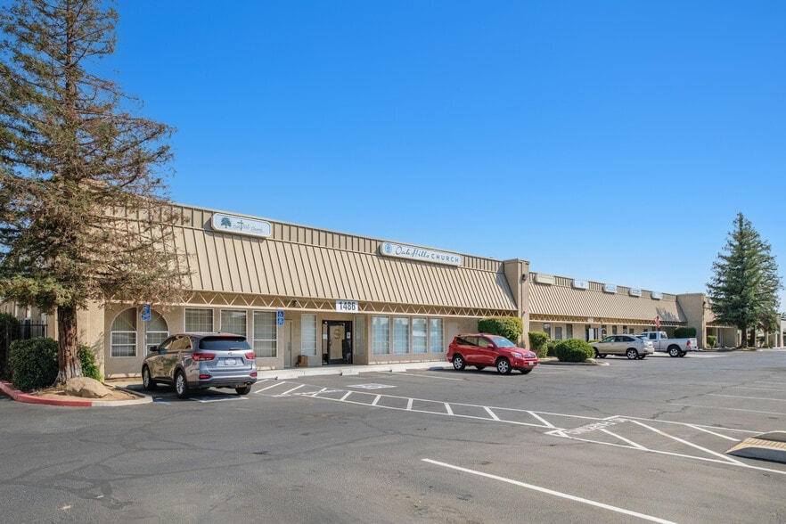 More Photos Of 1486 Tollhouse Rd, Clovis Service For Lease