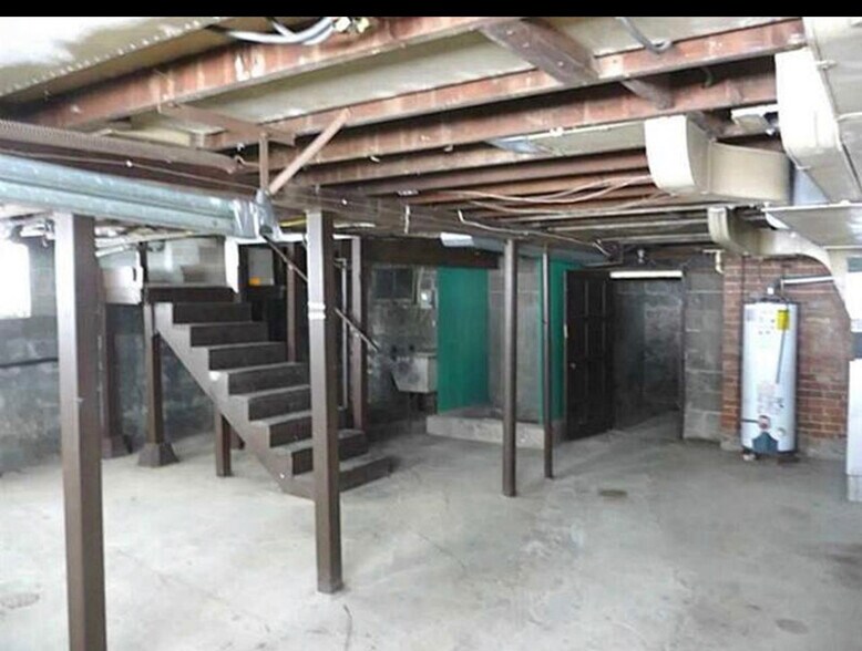 More Photos Of 1002 Preston Dr, North Versailles Freestanding For Lease