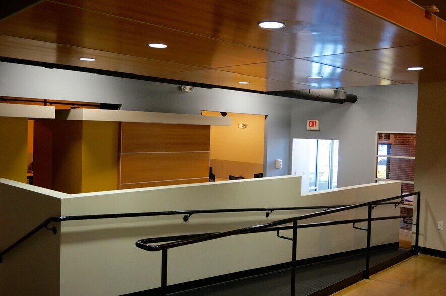 More Photos Of 333 S Jefferson St, Springfield Office For Lease