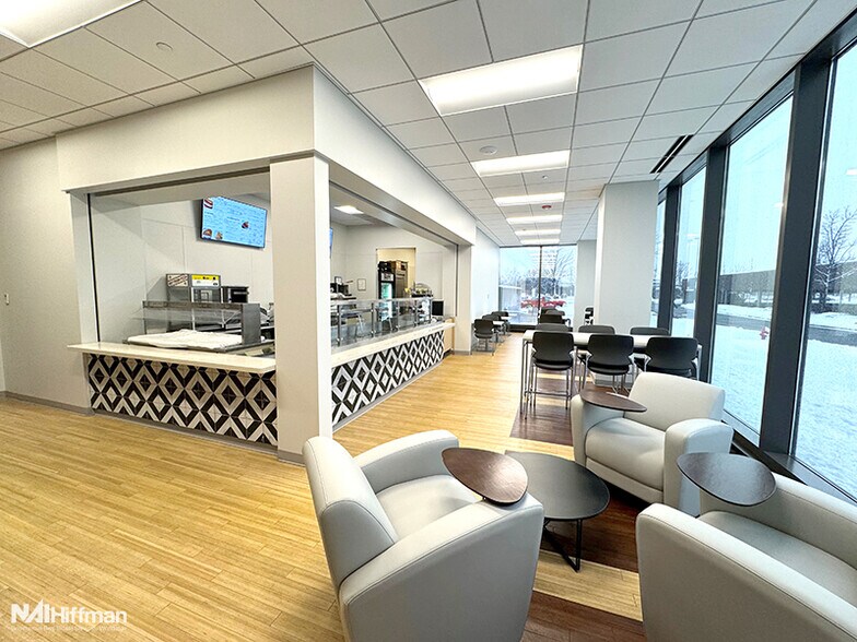 More Photos Of 999 Oakmont Plaza Dr, Westmont Office For Lease