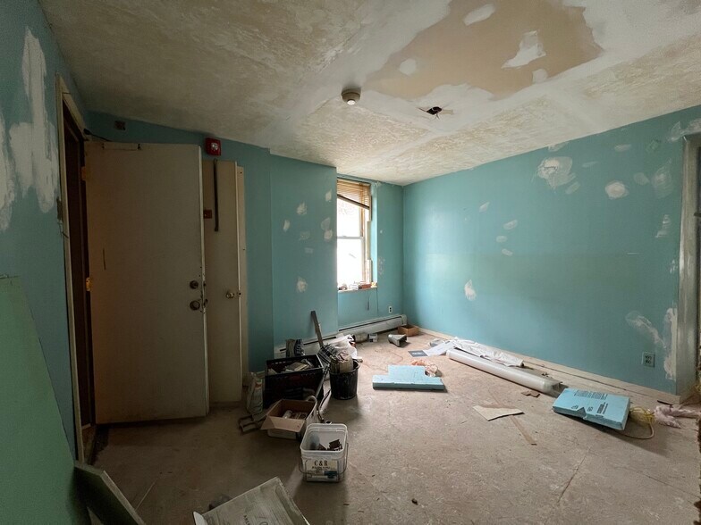 More Photos Of 2133 Orthodox St, Philadelphia Light Distribution For Sale