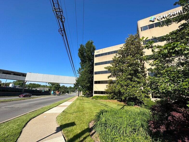 More Photos Of 1401 Harrodsburg Rd, Lexington Medical For Lease