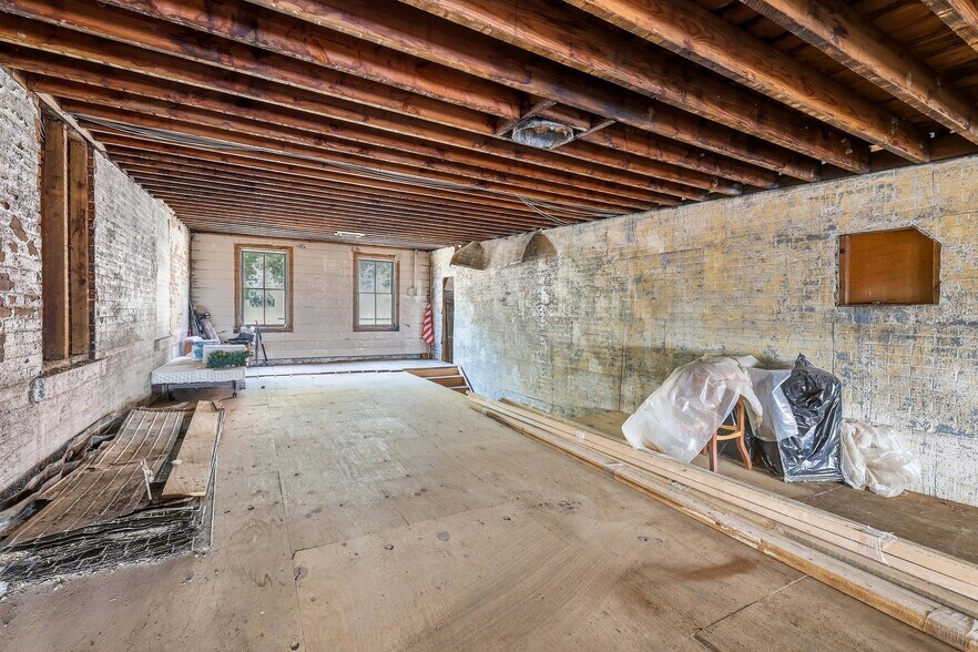 More Photos Of 196 S Main St, Potosi General Retail For Sale
