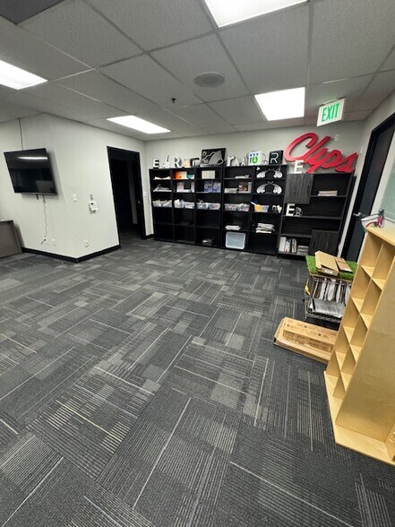 More Photos Of 2906 E Coronado St, Anaheim Warehouse For Lease