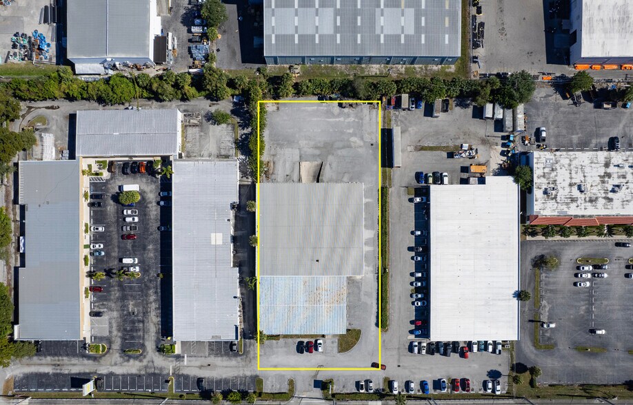 More Photos Of 6588 N Military Trl, West Palm Beach Light Distribution For Lease