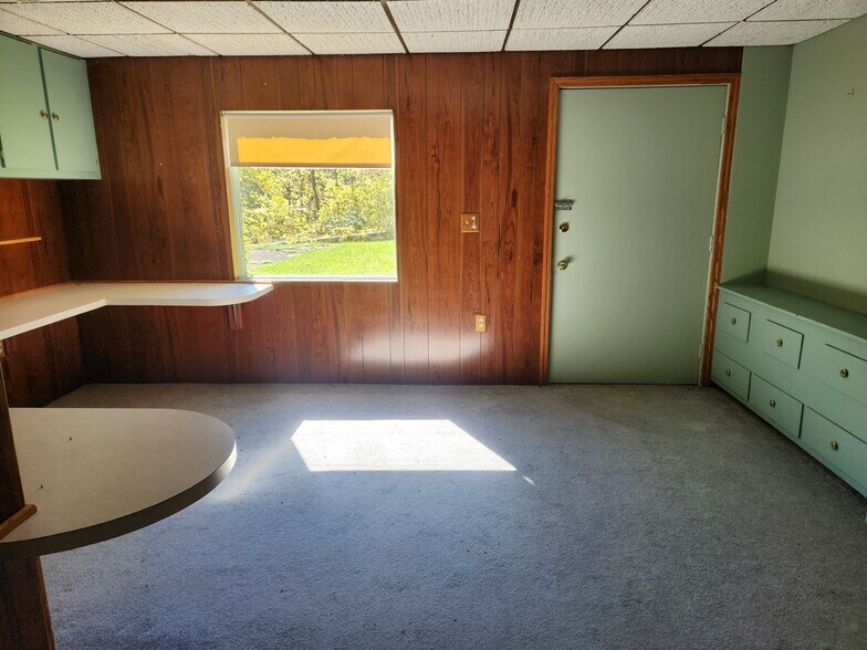 More Photos Of 4939 State Highway 23, Norwich Medical For Sale